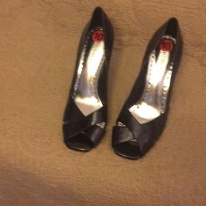 Size 10 black BDBG PATENT leather pumps